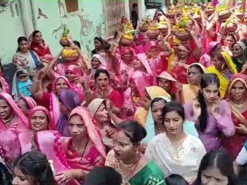 Collective Ganga worship of the cowherd community in Neemuch