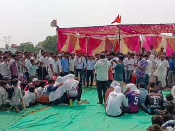 क्रिकेट टूर्नामेंट का दृश्य