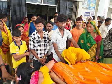 परिजन ने अस्पताल में किया हंगामा। - Dainik Bhaskar