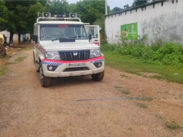 Bhopal crime branch raids in Ramgarh of Tikamgarh | टीकमगढ़ के रामगढ़ में भोपाल क्राइम ब्रांच की दबिश: कट्टे सहित अवैध हथियार बनाने की मशीनें जब्त, मछली परिवार से ...
