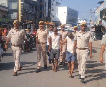 In Pali, the police paraded a history-sheeter and his accomplice, November  6, 2025 | पाली में हिस्ट्रीशीटर और उसके साथी का निकाला जुलूस: पुलिस से बचने  के लिए दोनों ने सिर मुंडवाया,