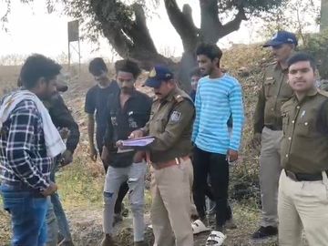 बड़वाह : पेड़ से लटका मिला अज्ञात व्यक्ति का शव