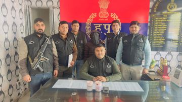 Gurugram Police Bust Interstate Fake Gold Gang, Arrest 22-Year-Old |  गुरुग्राम में नकली सोना बेचने वाले इंटरस्टेट गैंग का पर्दाफाश: चमकदार प्लासा  की गोलियां दिखाकर ...