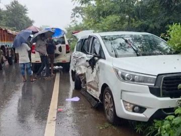 Kondagaon: Minister Kedar Kashyap Convoy Accident | Police Jawans Injured
