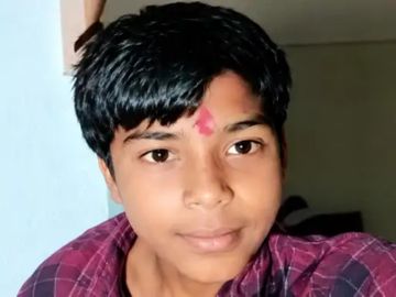 हादसे में नवीन खाण्डे गंभीर रूप से घायल है, उसका इलाज जारी है। - Dainik Bhaskar