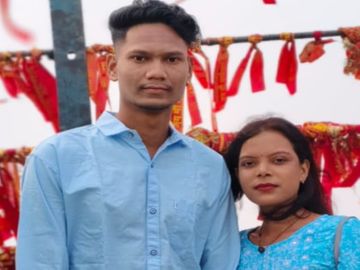 ओंकारेश्वर रजक और कविता ने पिछले साल लव मैरिज की थी। (फाइल फोटो) - Dainik Bhaskar
