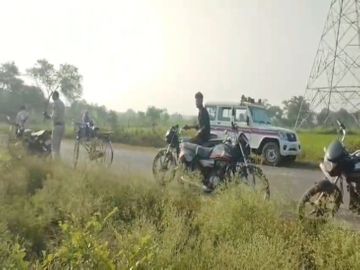 भैंसो गांव के पास तड़के 4 बजे हादसा - Dainik Bhaskar