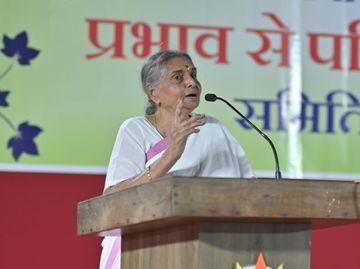 शांताकुमारी नागपुर में राष्ट्र सेविका समिति के वार्षिक विजयादशमी उत्सव और शस्त्रपूजन कार्यक्रम में सभा को संबोधित कर रही थीं। 