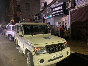 150 gamblers nabbed by State Monitoring Cell at manpasand club in Dariapur