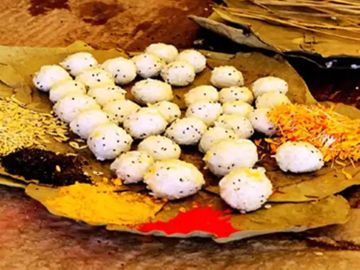 જો શ્રાદ્ધ કર્મ કરી શકો નહીં તો જરૂરિયાતમંદ લોકોને ભોજન ખવડાવો અને દાન-પુણ્ય કરો|ધર્મ,Dharm - Divya Bhaskar