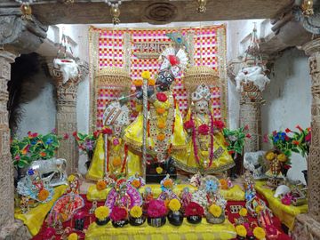સુપેડીના મુરલી મનોહર મંદિરે ભગવાનને અનન્ય શણગાર|ધોરાજી,Dhoraji - Divya Bhaskar