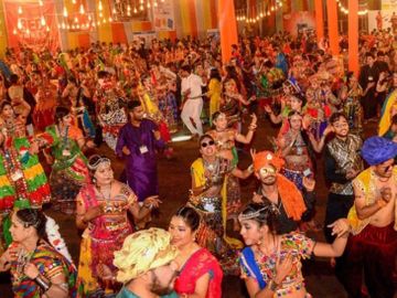 શહેરમાં 32 અર્વાચીન, 72 પ્રાચીન અને 573 શેરી ગરબીનું આયોજન, 1 હજારથી વધુ પોલીસ બંદોબસ્તમાં તૈનાત રહેશે|રાજકોટ,Rajkot - Divya Bhaskar