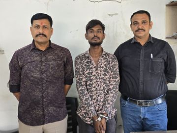 Four vehicle thefts solved in Visnagar | વિસનગરમાં ચાર વાહન ચોરીનો ભેદ  ઉકેલાયો: સિવિલ હોસ્પિટલમાંથી ત્રણ સહિત તમામ વાહનો કબજે, એક ઝડપાયો - Visnagar  News | Divya Bhaskar