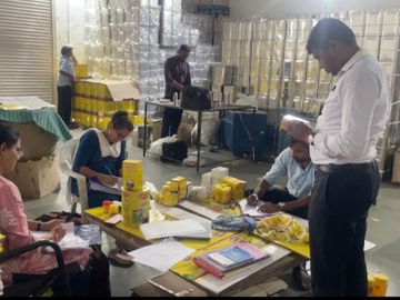 Mehsana food department caught red-handed during Diwali, police raid | દિવાળી  ટાણે જ 96 લાખનું શંકાસ્પદ ઘી ઝડપાયું: ફૂડ વિભાગ ઊંઘતું રહ્યું'ને પોલીસે  દરોડો પાડ્યો, સેમ્પલ ...