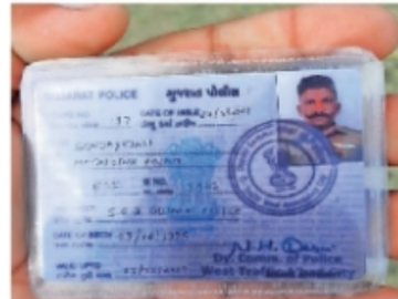 Fake LCB officer arrested with five accomplices for trying to extort Rs 5  lakh from businessman in Patan | ભાસ્કર ઈનસાઈડ: પાટણમા વેપારી પાસેથી પાંચ  લાખનો તોડ કરવા આવેલો નકલી એલસીબી અધિકારી