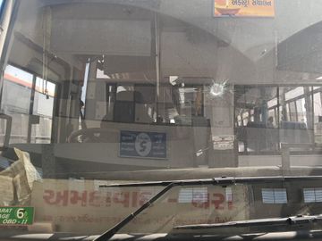 Patan-Sihore Highway Stone-Pelting 4 Vehicles 3 ST Buses Damaged Complaint  | પાટણ-શિહોરી હાઈવે પર 4 વાહનો પર પથ્થરમારો: 3 ST બસોના કાચ તૂટ્યા, ₹55,000નું  નુકસાન, ફરિયાદ નોંધાઈ ...