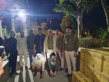 400 boxes of foreign liquor seized at Maval checkpost | માવલ ચેકપોસ્ટ પર  400 પેટી વિદેશી દારૂ ઝડપાયો: ગુજરાતમાં દારૂ ઘુસાડાતો હતો, બે આરોપીઓની ધરપકડ  કરાઈ - banaskantha ...
