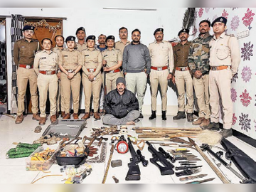 Poacher caught harming wildlife | વન્યજીવોને નુકસાન પહોંચાડનાર શિકારી ઝડપાયૉ:  મકાનમાં શાહુડી-જંગલી સૂવરના અવશેષ અને શસ્ત્રો જપ્ત - Kutch (Bhuj) News |  Divya Bhaskar