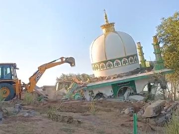 Govali Dargah Encroachment Demolished by Authorities | Bharuch
