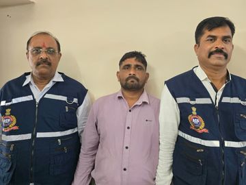 Vijapur PM Awas Yojana Bribe Case | Gram Sevak Ajay Singh Rajput Caught by  ACB