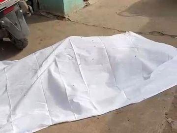 Anand Fruit Market Murder; Laborer Killed Over Wage Dispute | CCTV Footage