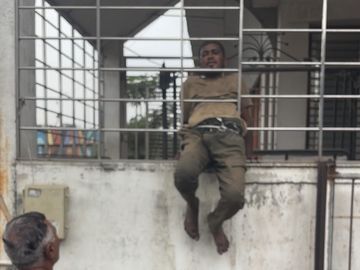 Surat Thief Stuck In Bungalow Grill Beaten By Locals; VIDEO Viral