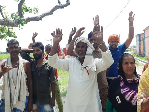 राशन वितरण में धांधली का लगाया आरोप, कहा- जल्द कार्रवाई करे प्रशासन | Alleged rigging in ration distribution, said- administration should take action soon - Dainik Bhaskar