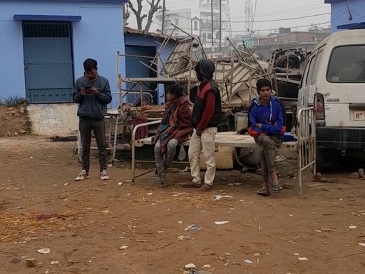 बच्चों के बीच हुए विवाद में हुई फायरिंग, शादी के मटकोर में शामिल होने  पहुंचे थे सभी | Firing took place in a dispute between children, all had  come to attend the