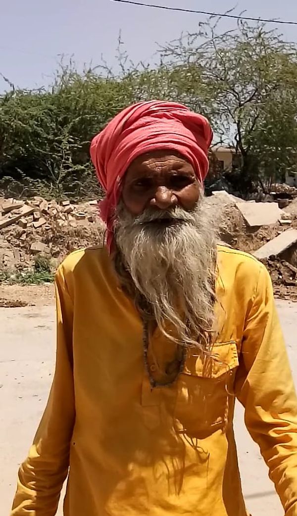 गांव के शीतला माता मंदिर के पुजारी मथुरा दास