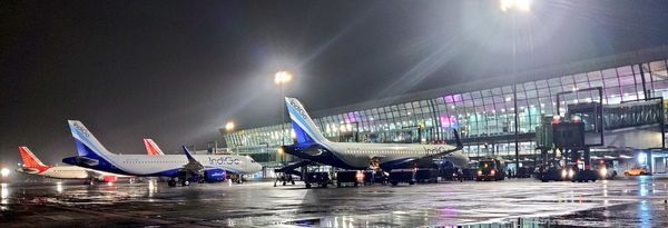 अलर्ट के बाद कोलकाता एयरपोर्ट पर बुधवार सुबह 8:30 बजे से शाम 7:45 बजे तक ऑपरेशन बंद रखा गया।