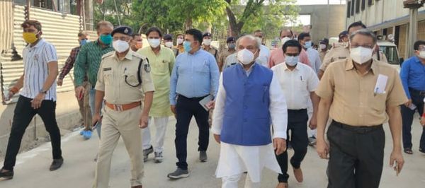 जन प्रतिनिधियों के साथ केन्द्रीय मंत्री