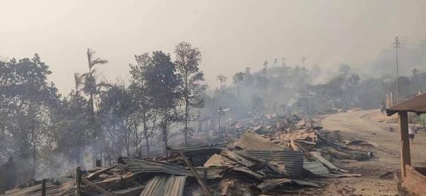 mizoram forest fires news update। Fire has been burning in 3 districts for two days, fire has reached close to cities, fire fighters lost, CM calls on PM Modi | 2 दिन के भीतर 4 जिले चपेट में आए, फायर फाइटर्स के बाद अब एयरफोर्स ने संभाला मोर्चा 8 जंगल से लगे कुछ रिहायशी क्षेत्र भी आग की चपेट में आए।