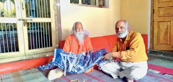 बांके बिहारी जी की भेंट अयोध्या पहुंची।