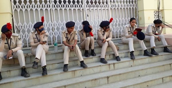 विधानमंडल परिसर में महिला पुलिसकर्मियों की भी है तैनाती।