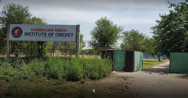 क्रिकेटर हरभजन सिंह की इसी एकेडमी में दिक्षांत ट्रेनिंग कर रहा था।