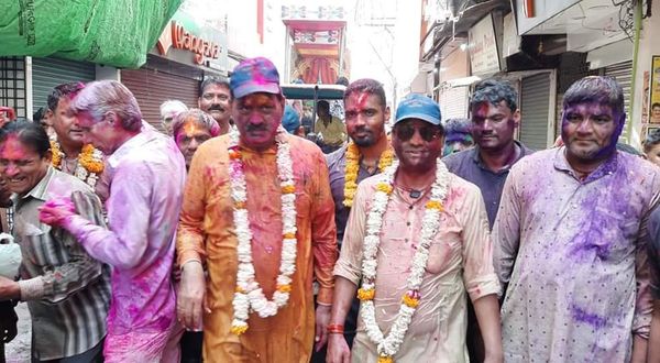 वर्ष 2020 में इस तरह चल समारोह शहर के कइ इलाकों से निकाला गया था।