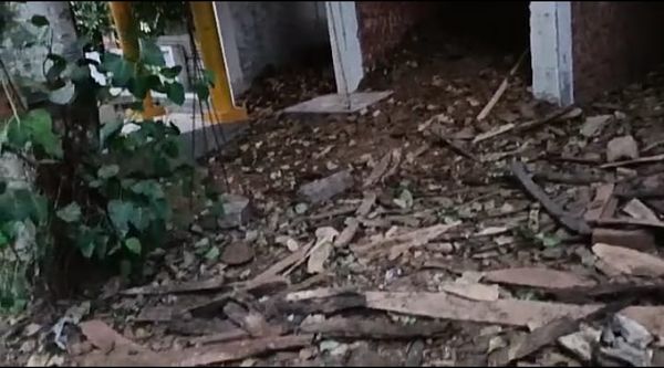 पोरसा मुक्तिधाम में कम पड़ गई लकड़ियां।