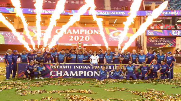 मुंबई इंडियंस ने IPL 2020 की ट्रॉफी अपने नाम की थी।