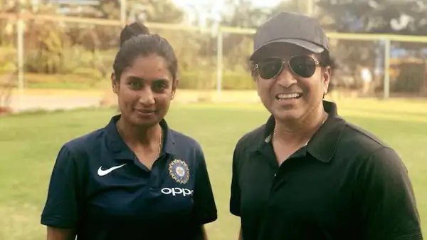 मिताली को महिला क्रिकेट का सचिन तेंदुलकर भी कहा जाता है। दोनों ने अपने करियर में कई रिकॉर्ड बनाए और तोड़े।
