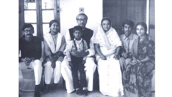 शेख मुजीब रहमान अपने परिवार के साथ