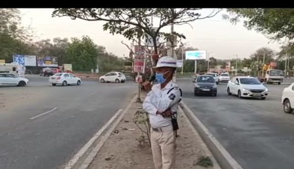 જાહેર જ્ગ્યાઓ પર માઇક મારફતે માર્ગદર્શન પૂરું પાડી નવતર પ્રયોગ હાથ ધરવામાં આવ્યો