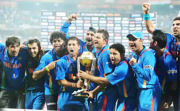 2011 वर्ल्ड कप जीतने के बाद भारतीय टीम।