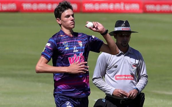 साउथ अफ्रीका की घरेलू लीग में गेंदबाजी करते मार्को।