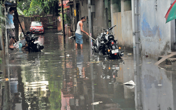 रांची में बारिश के बाद हलधर प्रेस गली का हाल।
