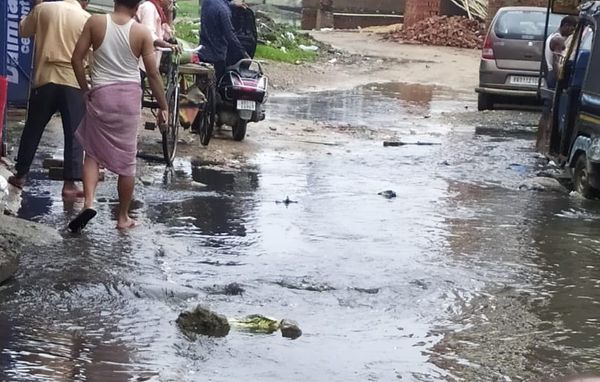 किदवईपुरी इलाके में जलजमाव का हाल।