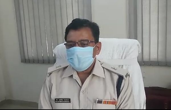 जानकारी देते अतिरिक्त पुलिस अधीक्षक रायसिंह नरवरिया