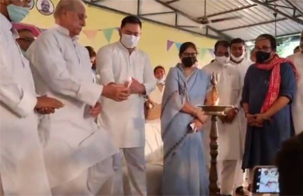 5 जुलाई को RJD के स्थापना दिवस कार्यक्रम का उद्घाटन करते प्रदेश अध्यक्ष जगदानंद सिंह और नेता प्रतिपक्ष तेजस्वी यादव।