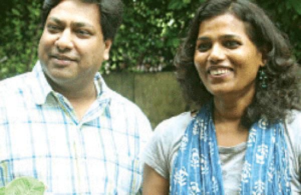 'वसुधा' की निर्माता और मुख्य अभिनेत्री गीता नायर के साथ सुबोध चोपड़ा: फाइल फोटो