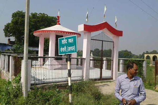 सेनारी (अब अरवल जिला) में नरसंहार पीड़ितों के लिए बना शहीद स्थल।