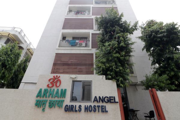 घाटा होने के बाद कई संचालकों ने दूसरे बिजनेस की तरफ रूख कर लिया है।